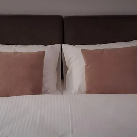 Boutique 109 - Old City, Luxury Apt. With A Garage 아파트 *